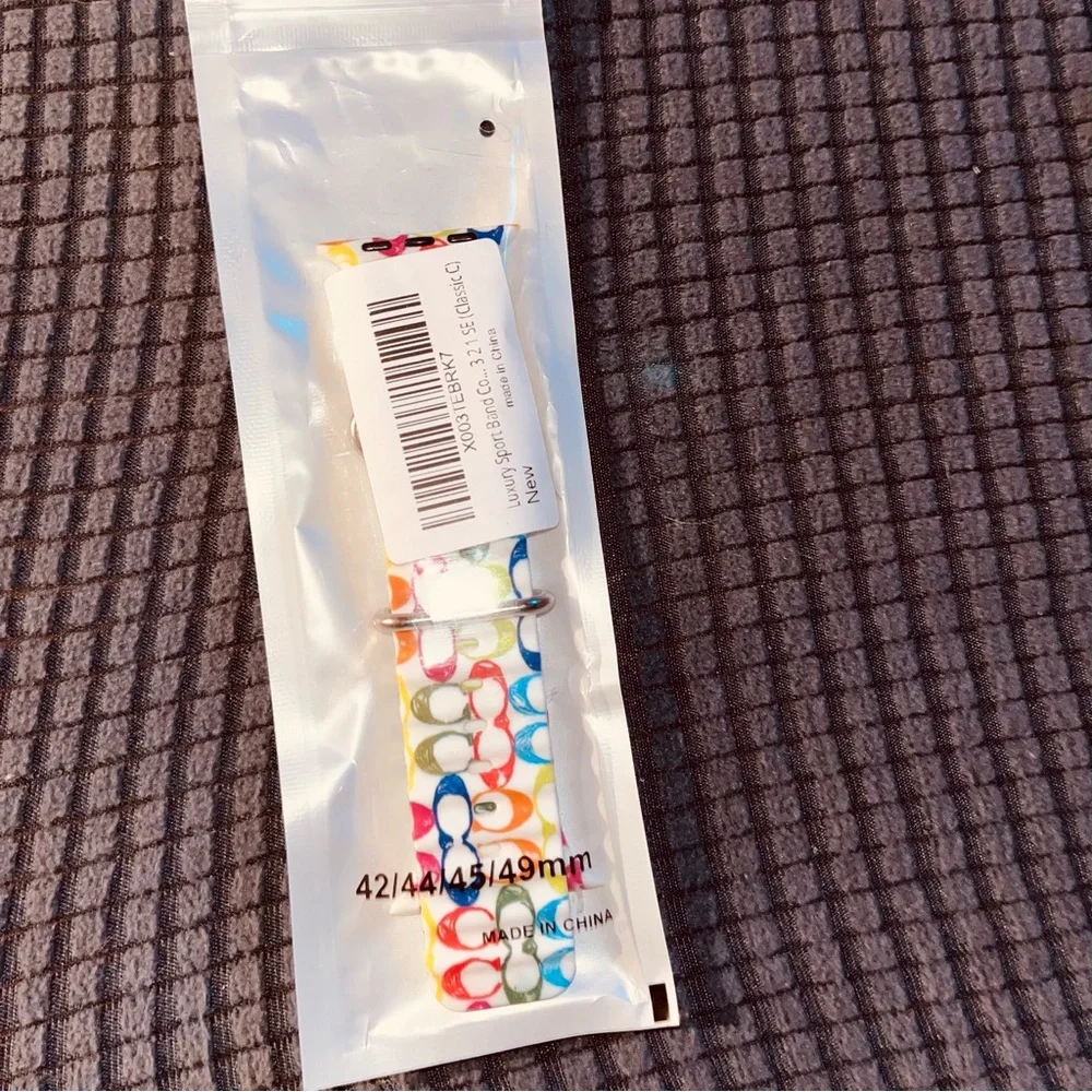 NWT Luxury Inspired Sport Apple Silicone Watchband - Picture 10 of 10